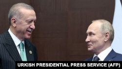 Президент Туреччини Реджеп Ердоган (л) і його російський колега Володимир Путін, жовтень 2022 року