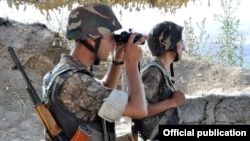 Հայ զինվորները մարտական հենակետում, արխիվ