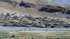 Селение в афганском уезде Хохон. Фото снято с территории Таджикистана