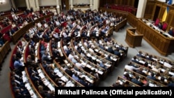 Згідно із законом, держфінансування отримають тільки ті партії, які подолали 5-відсотковий бар’єр