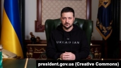 Такий візит міг би допомогти бізнесменові зрозуміти ситуацію, перш ніж робити заяви про неї, сказав Зеленський через відеозв’язок із The New York Times DealBook Summit